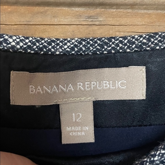 Banana Republic size 12 Textured Navy & White Wool Blend Lightweight Mini Skirt - Picture 2 of 5